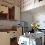 Golden River Apartman *